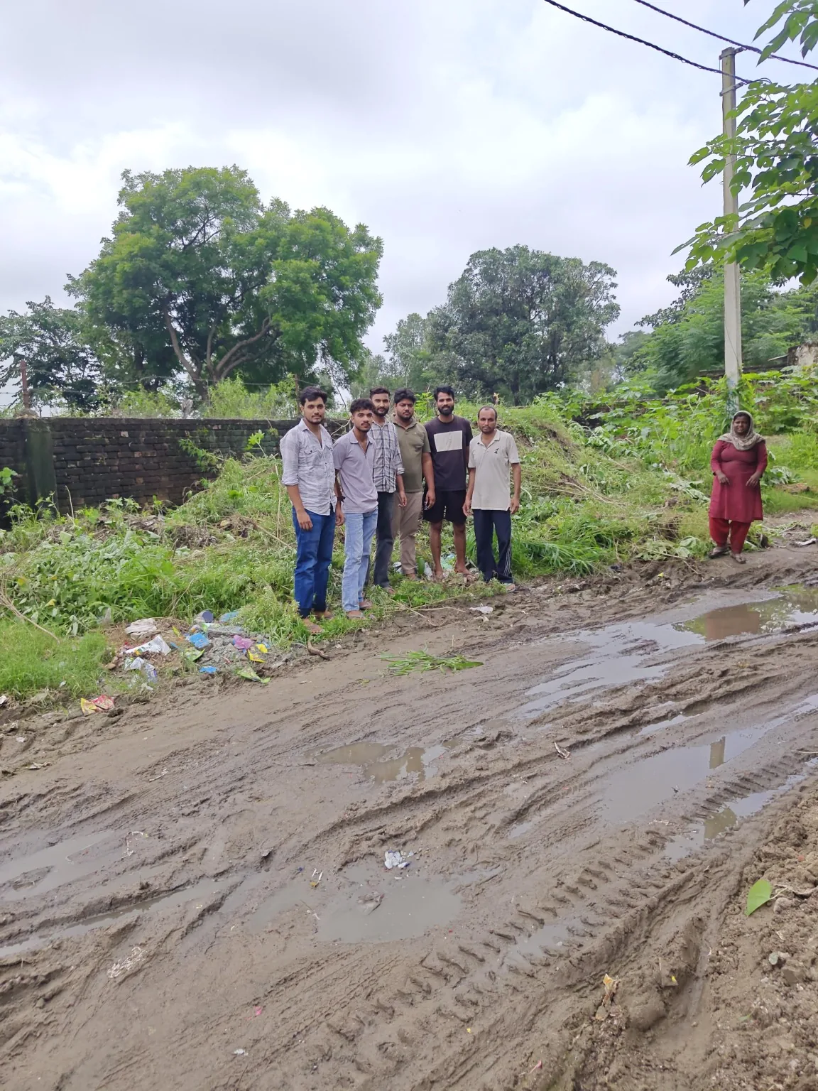 सबलपुर बीतरा में सफाई अभियान की फोटो